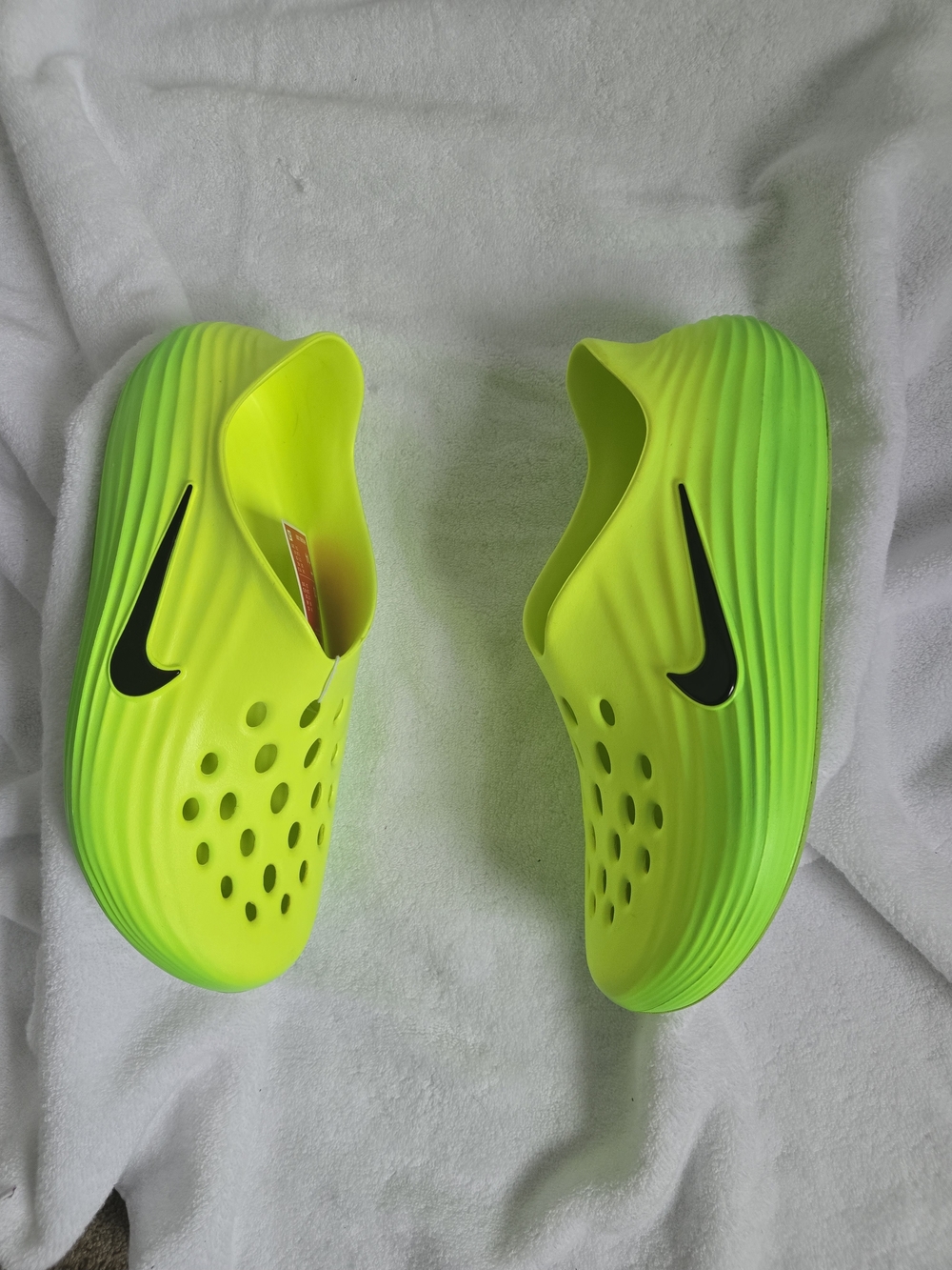 Nike ReactX Rejuven8 - Green Strike/Volt/Black - HV5060-300 - Size M13/W14 - Picture 3 of 4